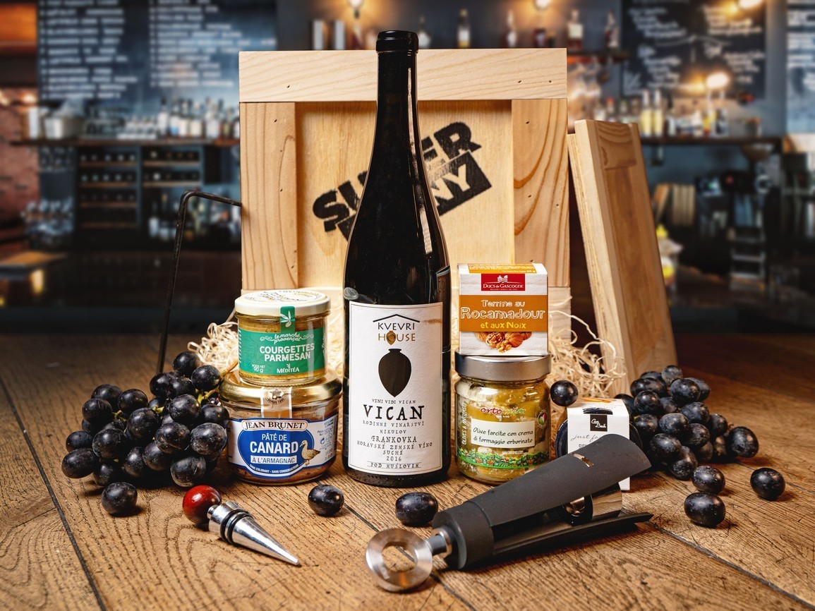Superkisten mit Rotwein KVEVRI